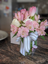 Load image into Gallery viewer, Flower Arrangement